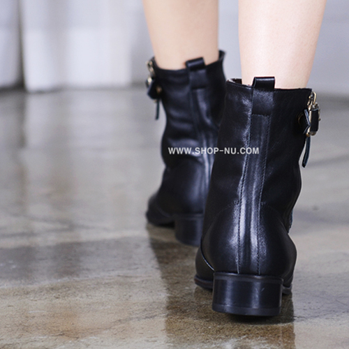 BELTED BLACK LEATHER SHEARLING ANKLE BOOTS.3