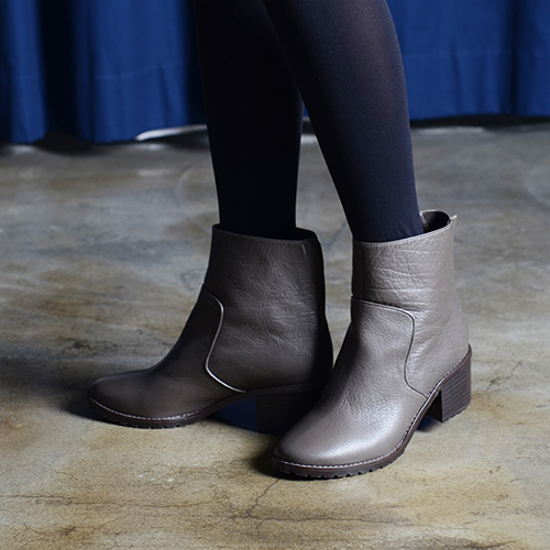 KHAKI LEATHER PULL ON ANKLE BOOTS 5&#039;0.9