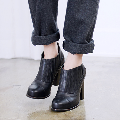 LEATHER ELASTIC ANKLE BOOTS 10